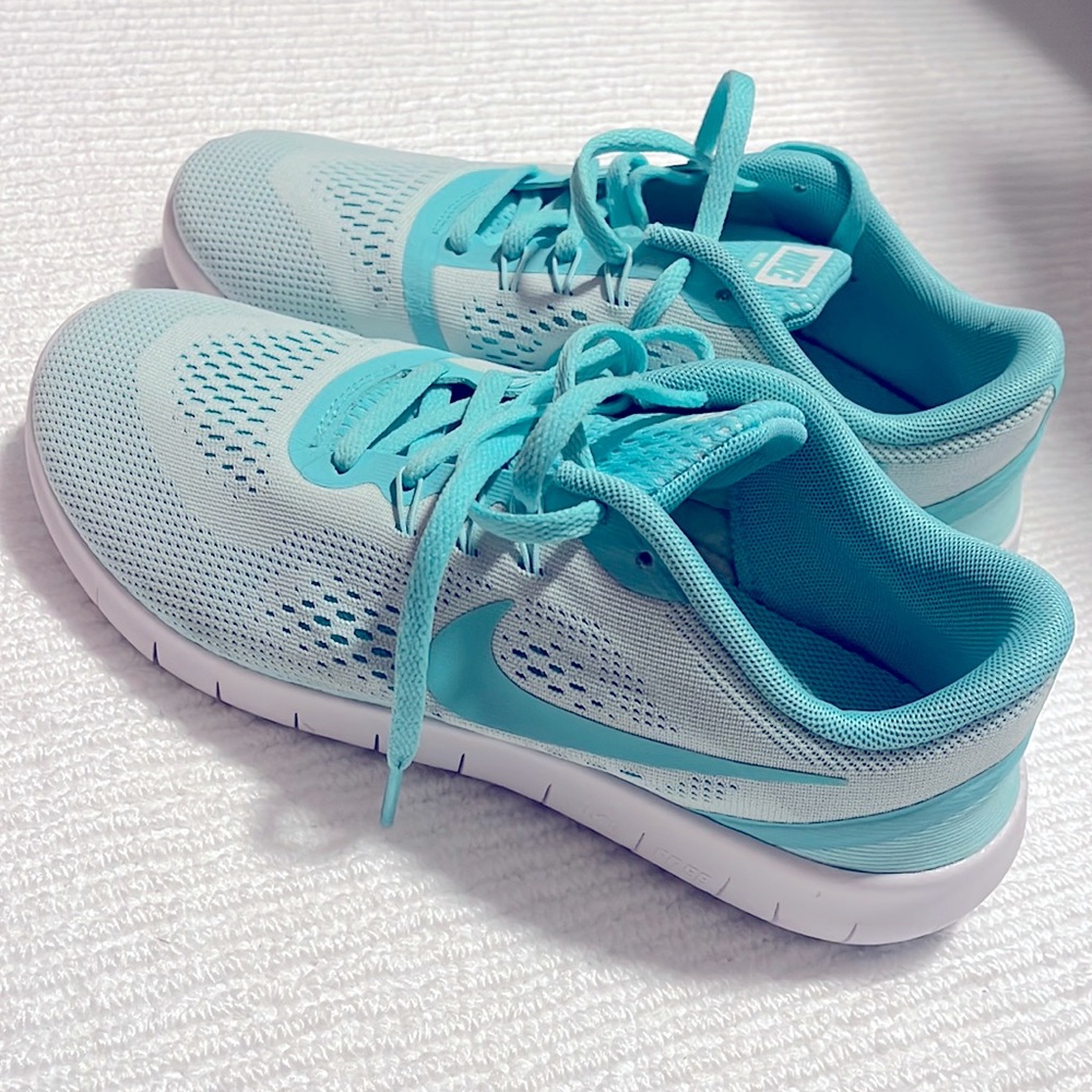 🐬 Nikes NWT